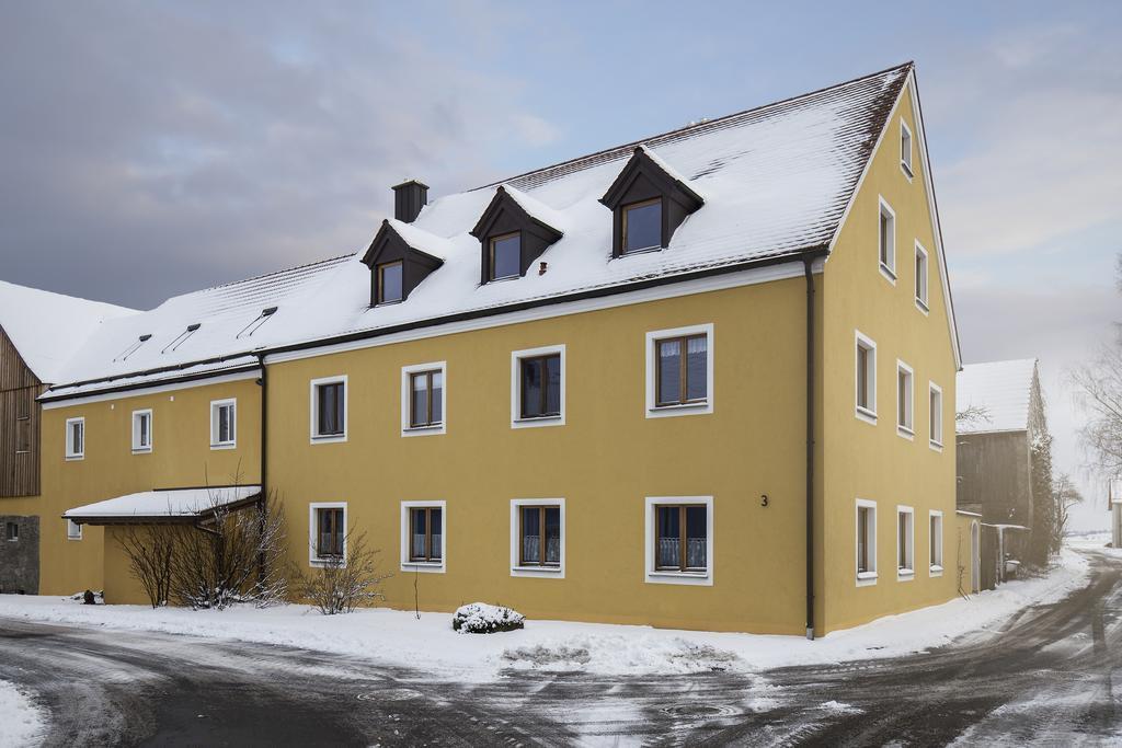 Отель Fischhof Beer Mitterteich Экстерьер фото